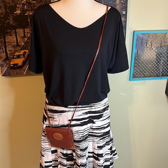 Mundi mini travel size wallet size crossbody bag - Picture 3 of 13